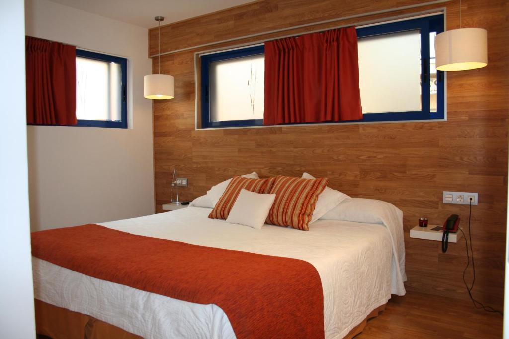 Hotel Fetiche Alojamiento Con Encanto Benidorm Room photo